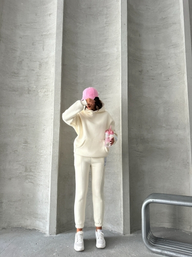 TKM-03637 Krem Rengi Etiket Detaylı Kapüşonlu Sweatshirt Çimalı Eşofman Üç İplik Şardonlu İkili Takım - 1