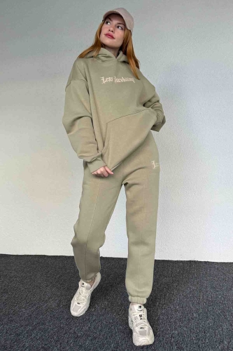 TKM-03643 Haki Less Kabartma Yazı Baskılı Kapüşonlu Sweatshirt Jogger Üç İplik Şardonlu İkili Takım 