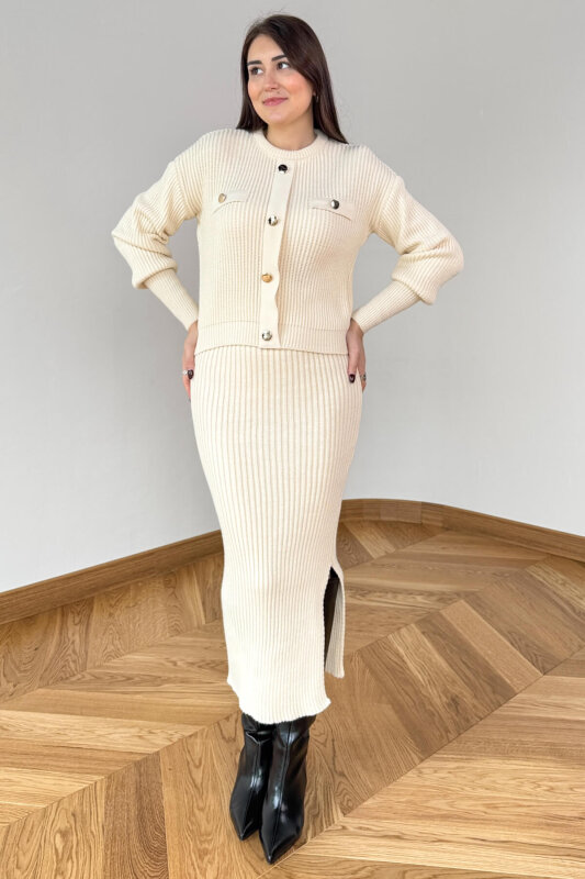TKM-13358 Ekru Kalın Fitilli Düğme Detaylı Etekli Triko Takım - 1