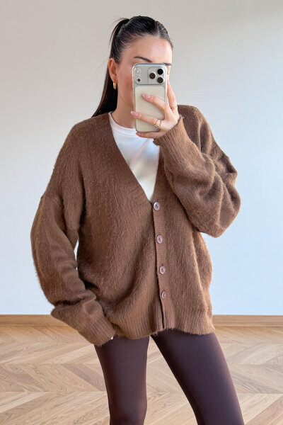 TRK-2779 Sütlü Kahve Oversize Sakallı V Yaka Düğmeli Hırka - Cappmoda (1)