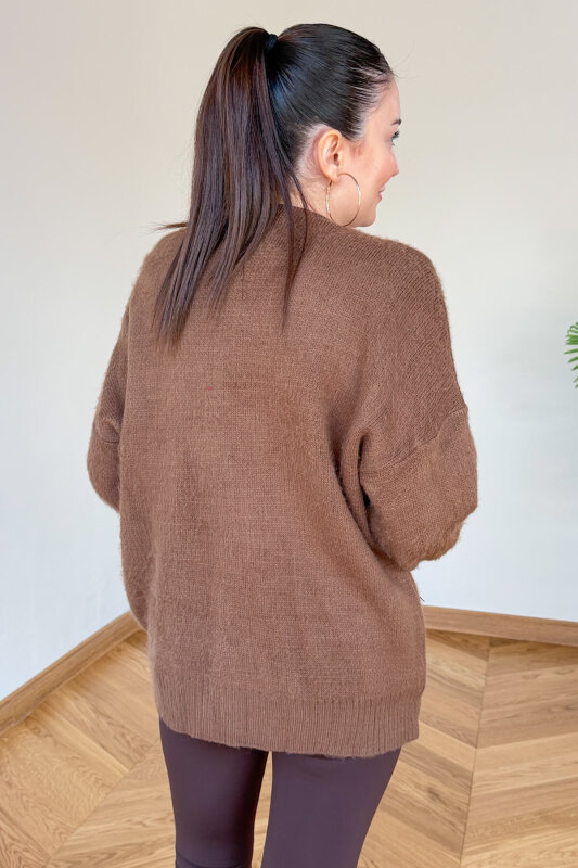 TRK-2779 Sütlü Kahve Oversize Sakallı V Yaka Düğmeli Hırka - 4