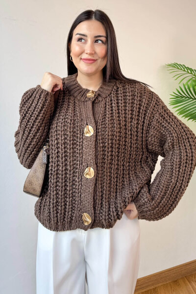 TRK-3086 Kahverengi Kalın Örgü Kumaş Gold Düğmeli Oversize Hırka 