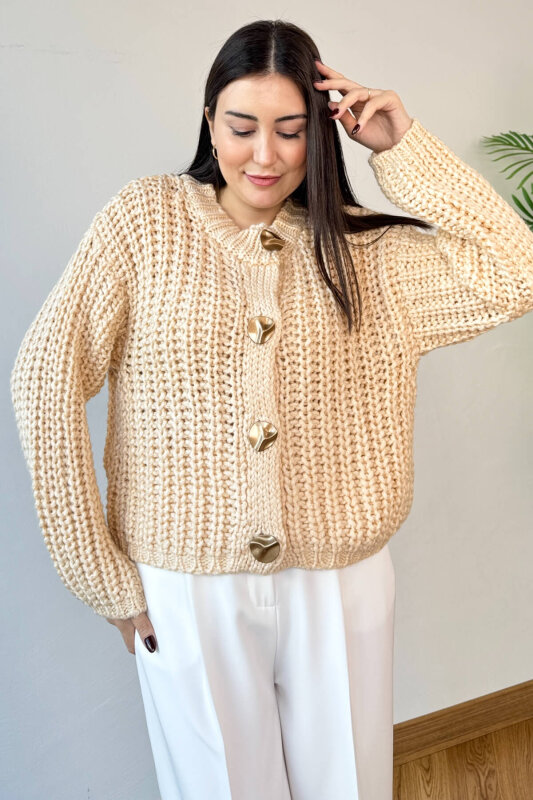 TRK-3086 Taş Rengi Kalın Örgü Kumaş Gold Düğmeli Oversize Hırka - 1