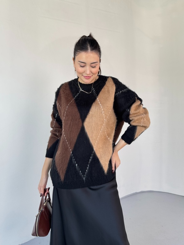 TRK-3544 Siyah Renk Bloklu Sakallı Oversize Triko Kazak - 1