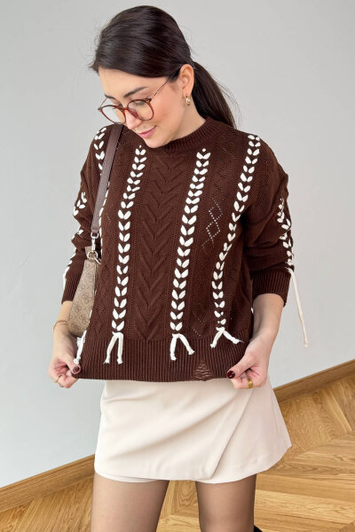 TRK-5313 Kahverengi Britli Örgü Desenli Ajur Detaylı Triko Kazak - Cappmoda (1)