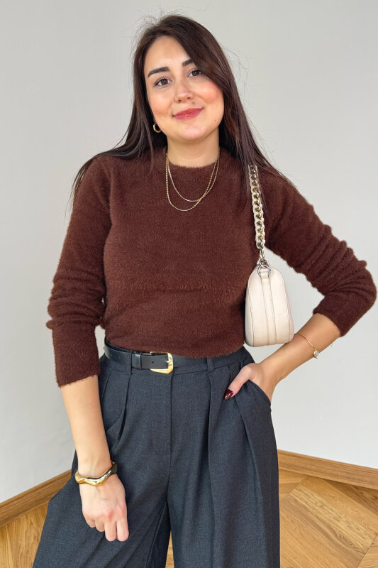 TRK-5321 Kahverengi Yumoş Sakallı Yuvarlak Yaka Triko Kazak - 1