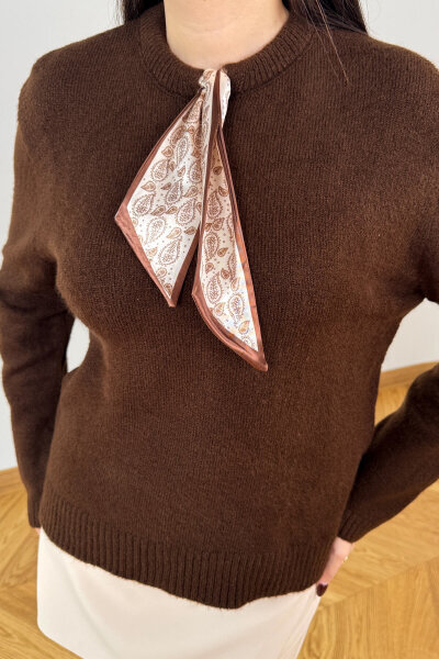 TRK-5323 Acı Kahve Fular Detaylı Oversize Salaş Triko Kazak - 3