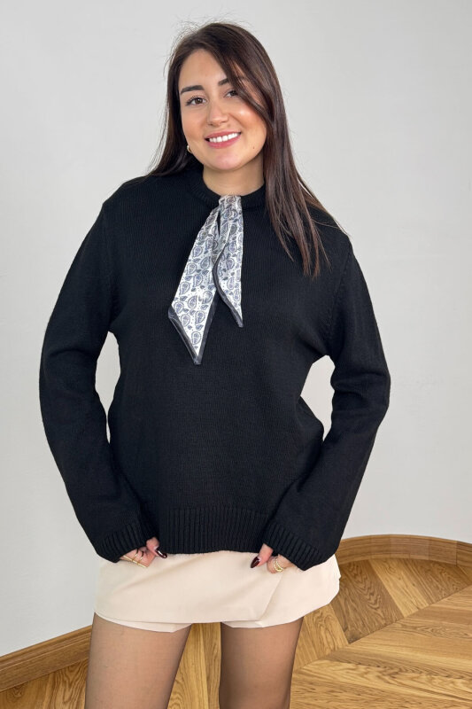 TRK-5323 Siyah Fular Detaylı Oversize Salaş Triko Kazak - 1