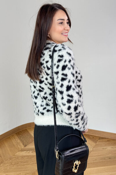 TRK-5324 Beyaz Doğal Desen Dokulu Sakallı Bisiklet Yaka Triko Kazak - 4